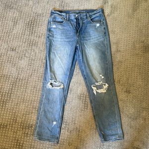 American Eagle Distress Mom Jeans Size 8